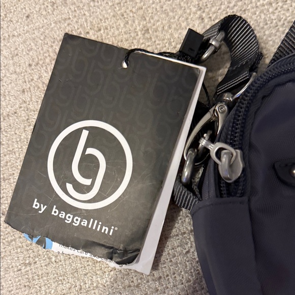 Baggallini black Small Crossbody Bag - Picture 2 of 8